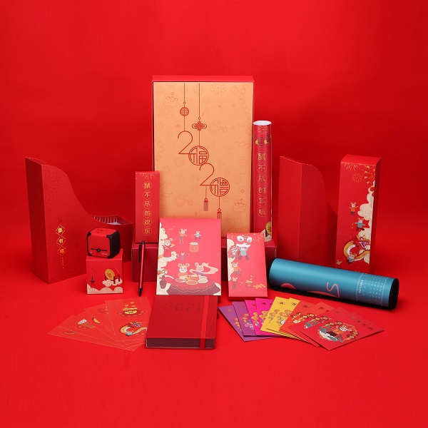 新年迎春套装礼盒 鼠标垫 红包 笔记本 签字笔 万能转换插座 春联